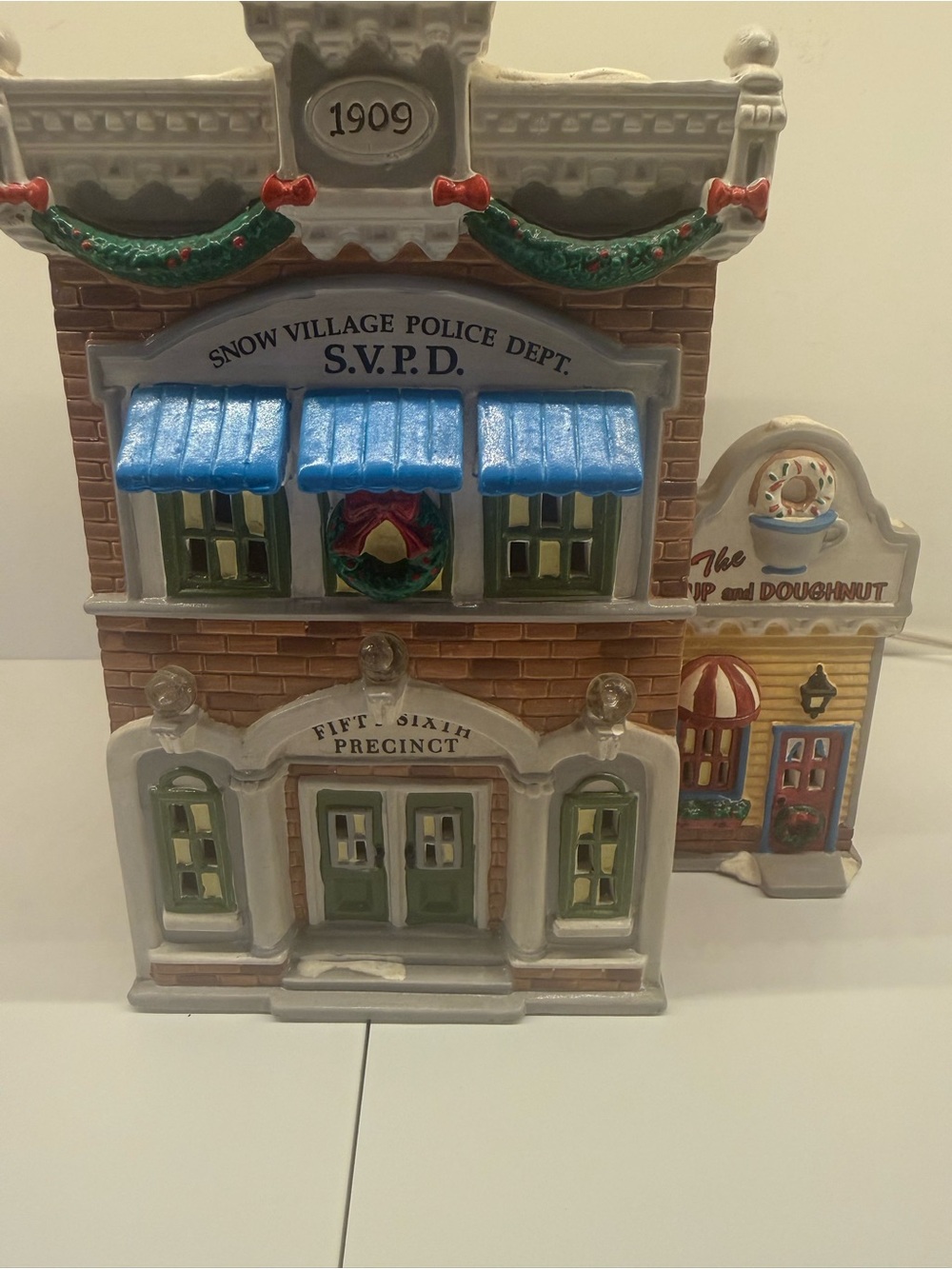Department 56 Snow Village "Village Police Station" Lighted w/Bulb w/Box